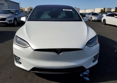 2017 Tesla Model X z USA, uszkodzony, nr VIN 5YJXCBE22HF065652